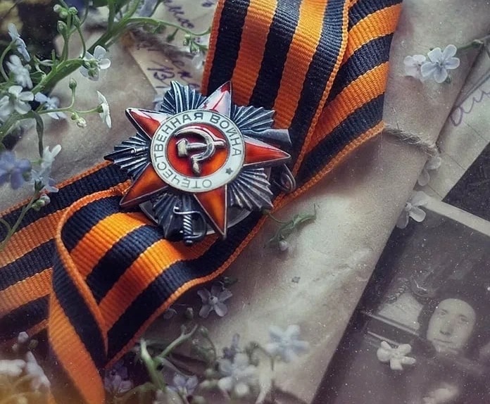НОСИ ГЕОРГИЕВСКУЮ ЛЕНТУ С УВАЖЕНИЕМ!.